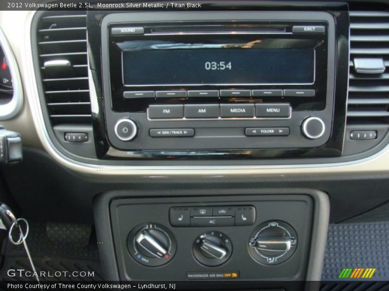 Moonrock Silver Metallic / Titan Black 2012 Volkswagen Beetle 2.5L