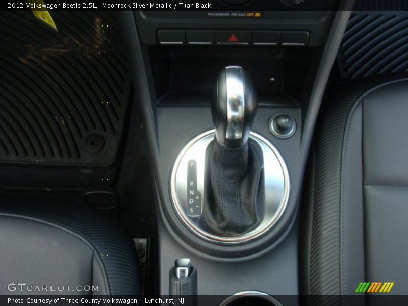 Moonrock Silver Metallic / Titan Black 2012 Volkswagen Beetle 2.5L