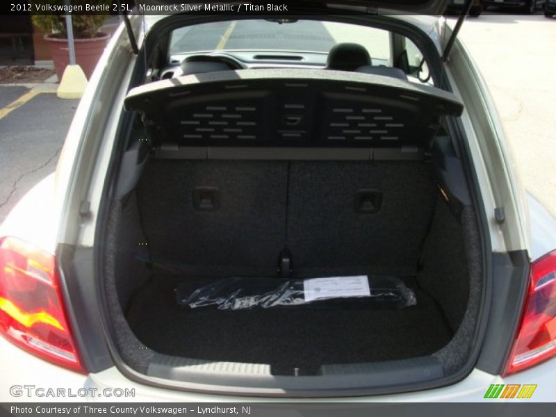 Moonrock Silver Metallic / Titan Black 2012 Volkswagen Beetle 2.5L