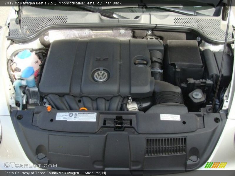 Moonrock Silver Metallic / Titan Black 2012 Volkswagen Beetle 2.5L