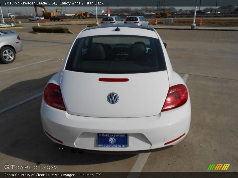 Candy White / Titan Black 2013 Volkswagen Beetle 2.5L