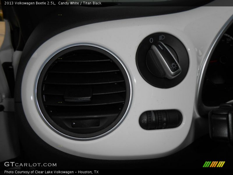 Candy White / Titan Black 2013 Volkswagen Beetle 2.5L