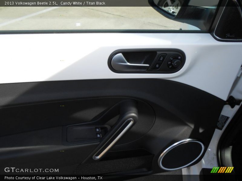 Candy White / Titan Black 2013 Volkswagen Beetle 2.5L