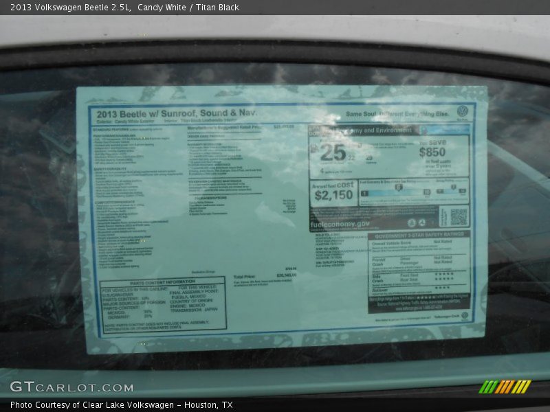 Candy White / Titan Black 2013 Volkswagen Beetle 2.5L