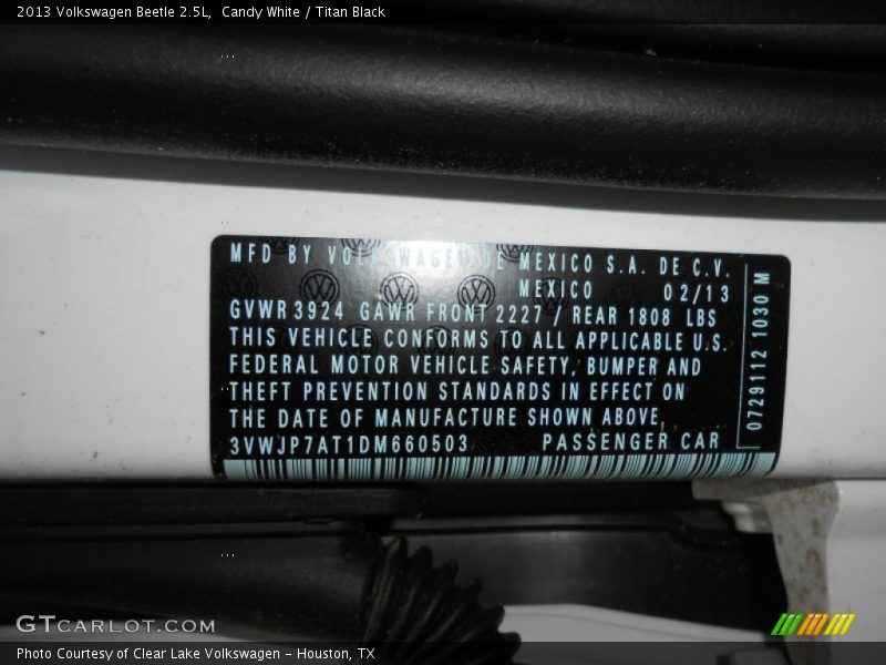 Candy White / Titan Black 2013 Volkswagen Beetle 2.5L