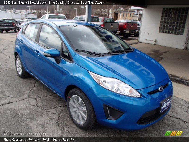 Front 3/4 View of 2013 Fiesta SE Hatchback