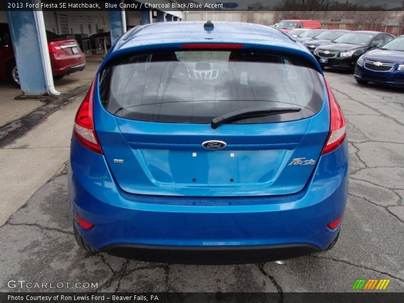 Blue Candy / Charcoal Black/Blue Accent 2013 Ford Fiesta SE Hatchback
