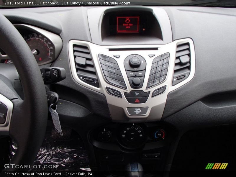 Blue Candy / Charcoal Black/Blue Accent 2013 Ford Fiesta SE Hatchback