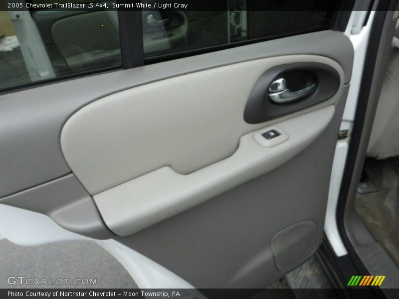 Summit White / Light Gray 2005 Chevrolet TrailBlazer LS 4x4
