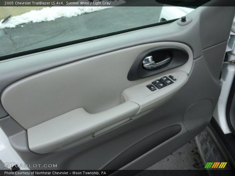 Summit White / Light Gray 2005 Chevrolet TrailBlazer LS 4x4