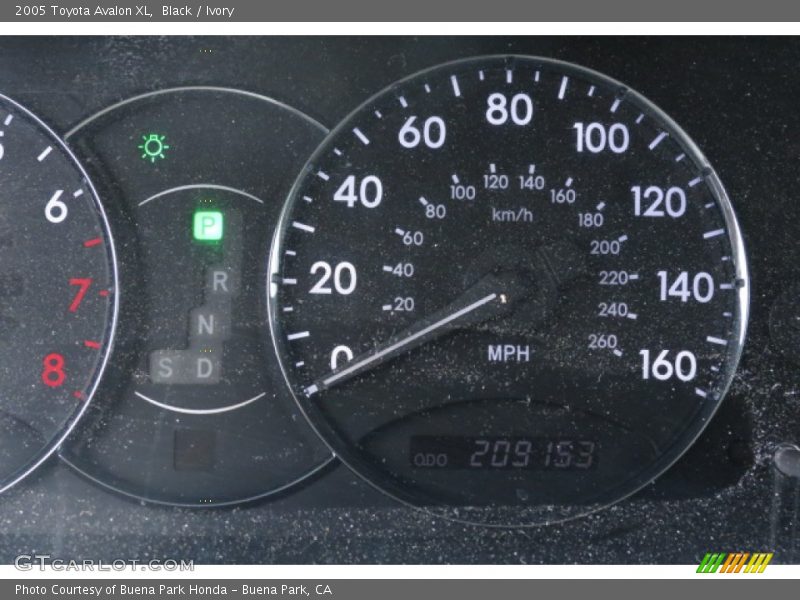 Black / Ivory 2005 Toyota Avalon XL