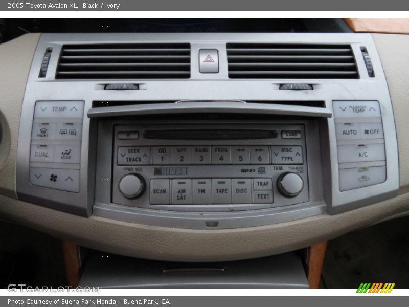Black / Ivory 2005 Toyota Avalon XL