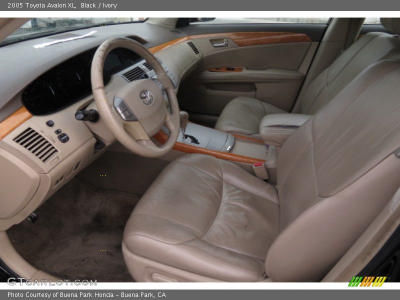 Black / Ivory 2005 Toyota Avalon XL
