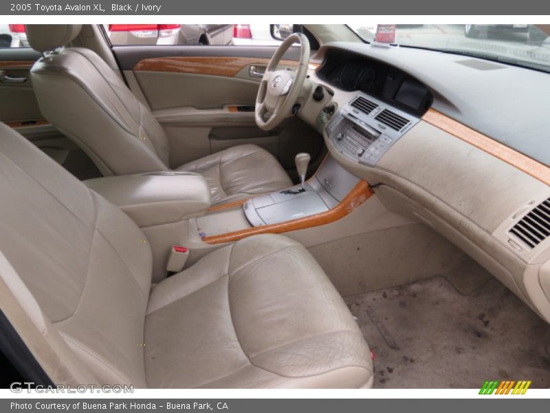 Black / Ivory 2005 Toyota Avalon XL
