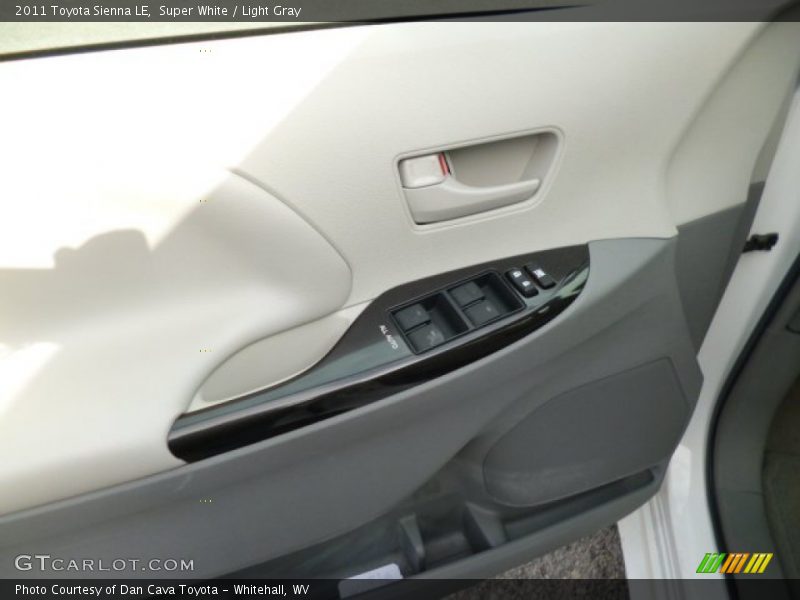 Super White / Light Gray 2011 Toyota Sienna LE