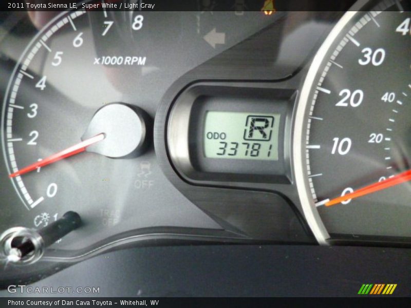 Super White / Light Gray 2011 Toyota Sienna LE