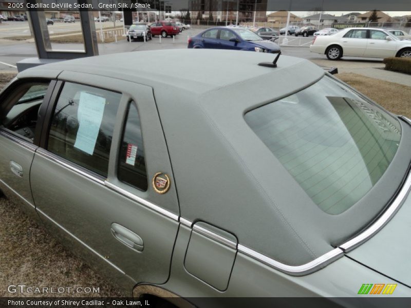 Green Silk / Shale 2005 Cadillac DeVille Sedan