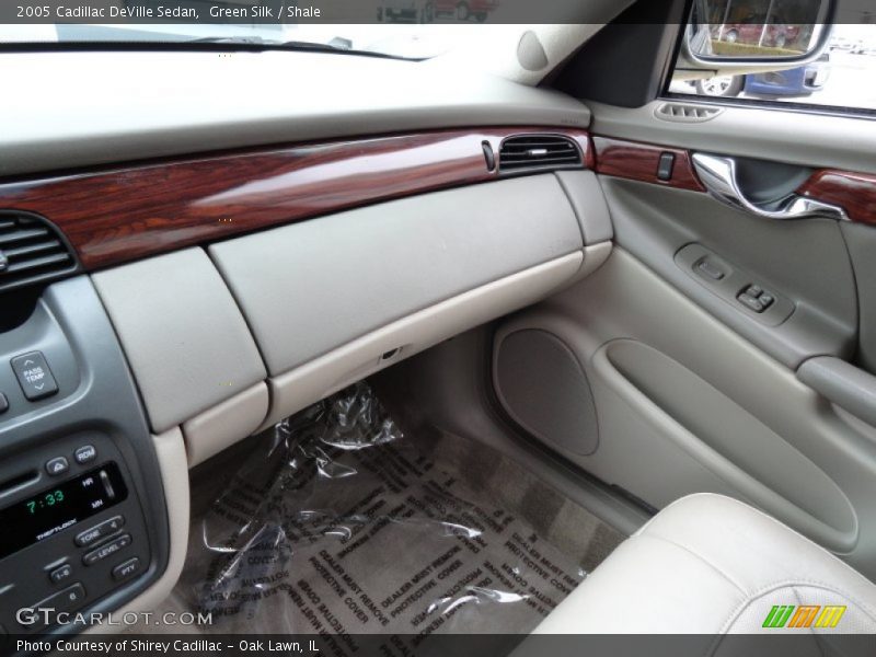 Green Silk / Shale 2005 Cadillac DeVille Sedan