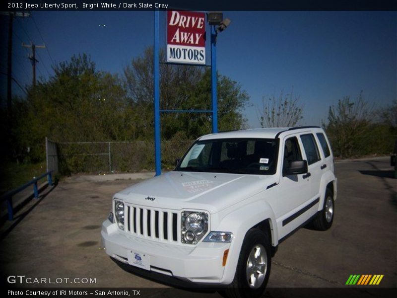 Bright White / Dark Slate Gray 2012 Jeep Liberty Sport