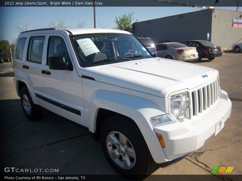 Bright White / Dark Slate Gray 2012 Jeep Liberty Sport
