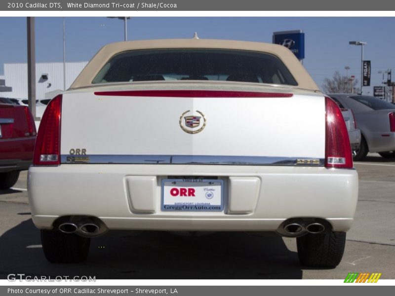 White Diamond Tri-coat / Shale/Cocoa 2010 Cadillac DTS