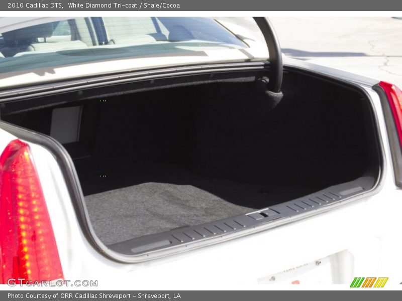 White Diamond Tri-coat / Shale/Cocoa 2010 Cadillac DTS