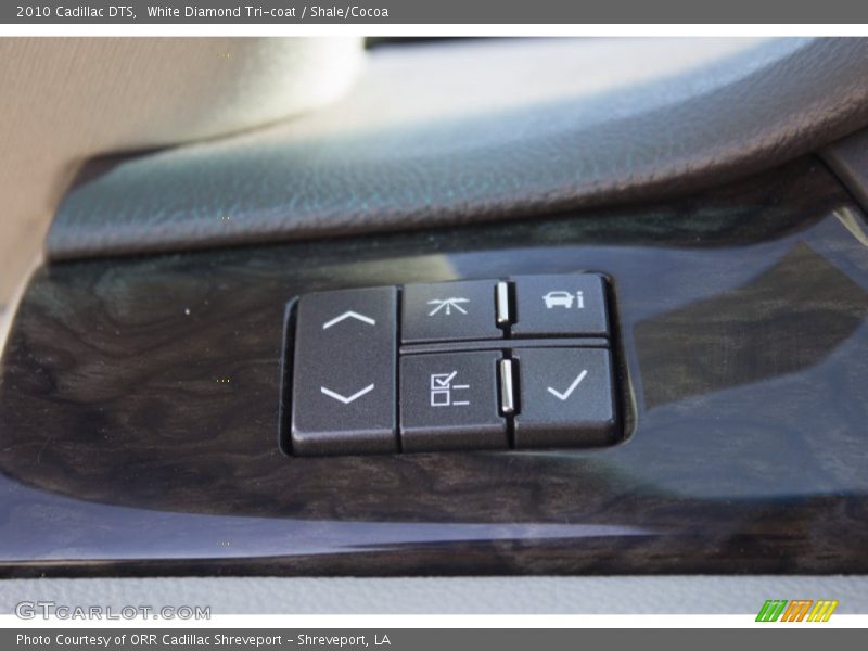 White Diamond Tri-coat / Shale/Cocoa 2010 Cadillac DTS