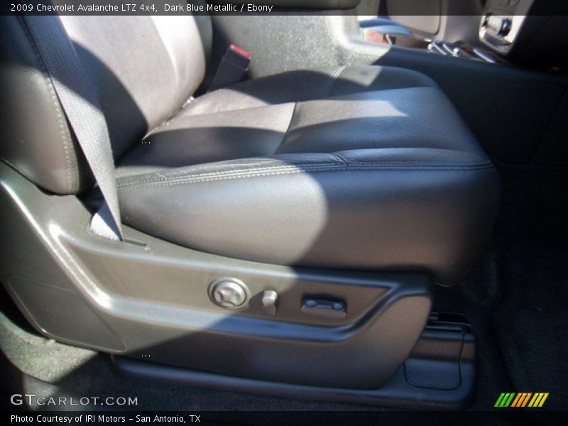 Dark Blue Metallic / Ebony 2009 Chevrolet Avalanche LTZ 4x4