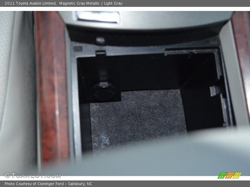 Magnetic Gray Metallic / Light Gray 2011 Toyota Avalon Limited