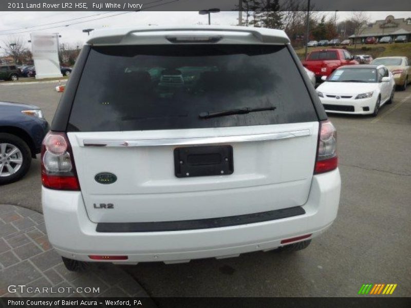 Fuji White / Ivory 2011 Land Rover LR2 HSE