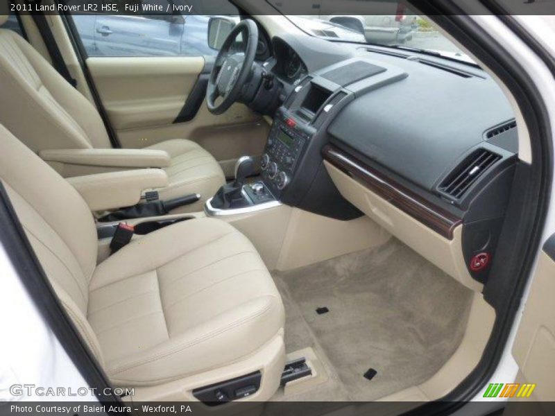 Fuji White / Ivory 2011 Land Rover LR2 HSE