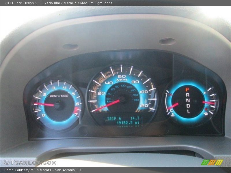 Tuxedo Black Metallic / Medium Light Stone 2011 Ford Fusion S