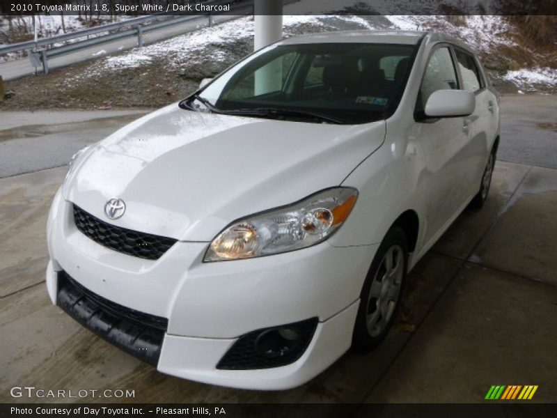 Super White / Dark Charcoal 2010 Toyota Matrix 1.8