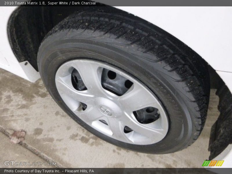 Super White / Dark Charcoal 2010 Toyota Matrix 1.8