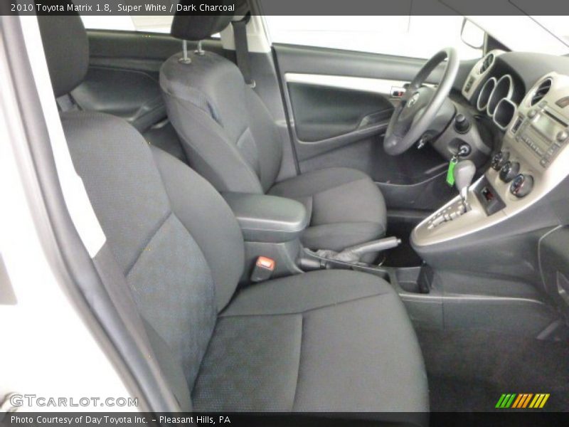 Super White / Dark Charcoal 2010 Toyota Matrix 1.8