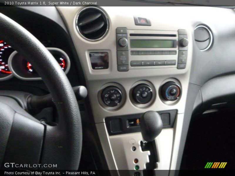 Super White / Dark Charcoal 2010 Toyota Matrix 1.8