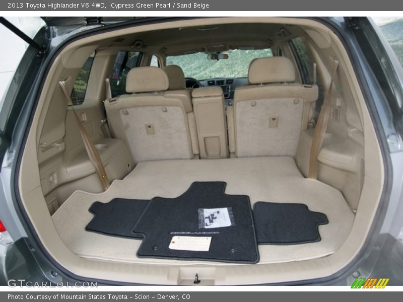 Cypress Green Pearl / Sand Beige 2013 Toyota Highlander V6 4WD