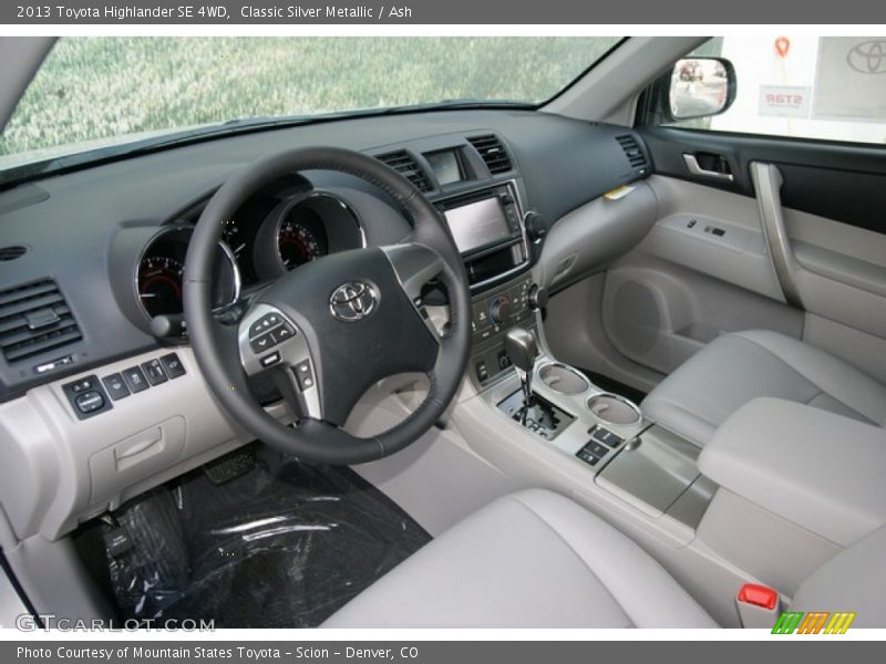 Classic Silver Metallic / Ash 2013 Toyota Highlander SE 4WD