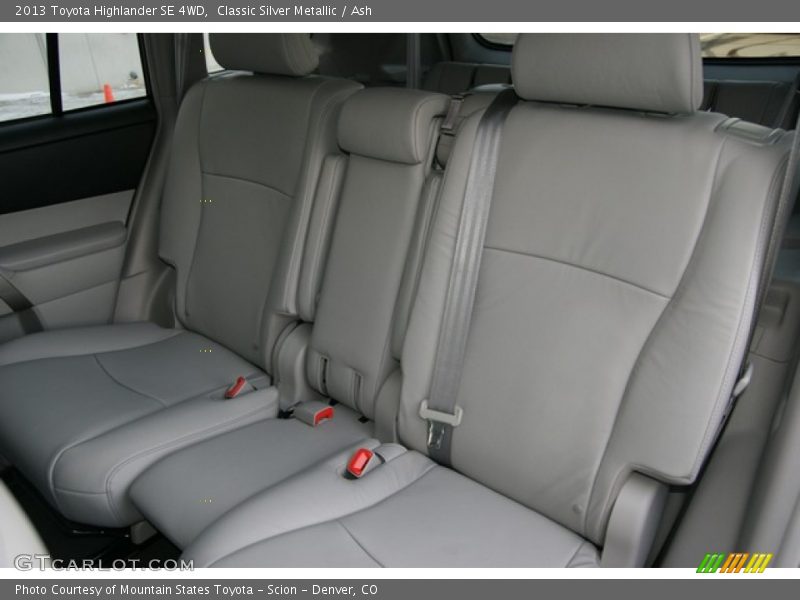 Classic Silver Metallic / Ash 2013 Toyota Highlander SE 4WD