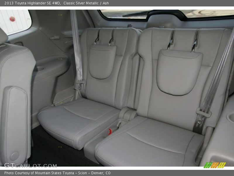 Classic Silver Metallic / Ash 2013 Toyota Highlander SE 4WD