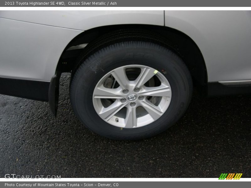 Classic Silver Metallic / Ash 2013 Toyota Highlander SE 4WD