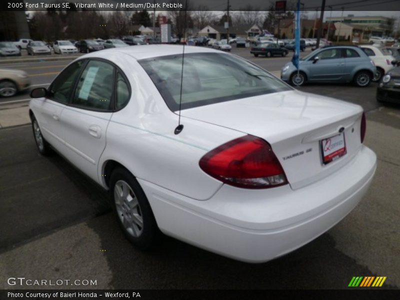 Vibrant White / Medium/Dark Pebble 2005 Ford Taurus SE