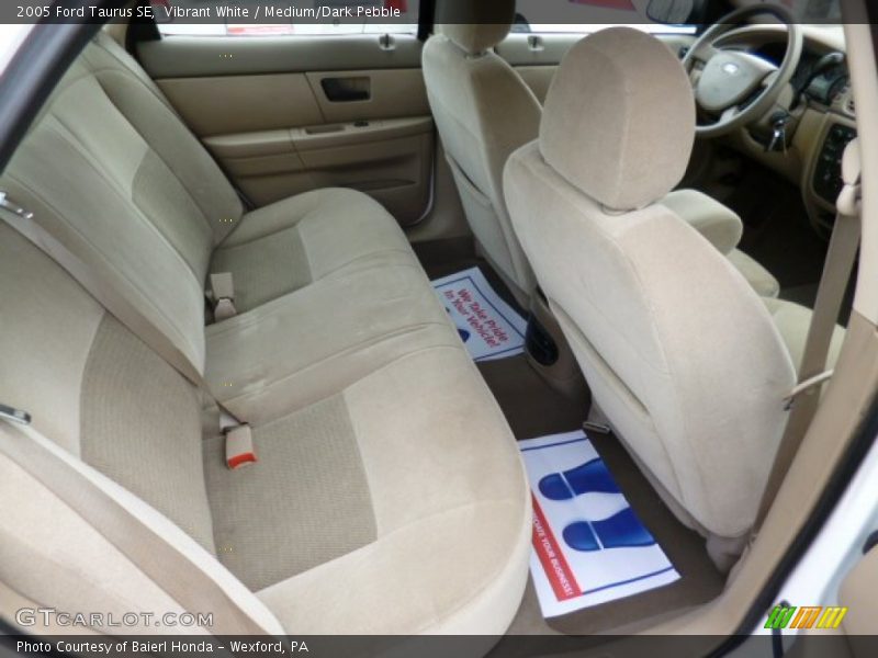 Vibrant White / Medium/Dark Pebble 2005 Ford Taurus SE