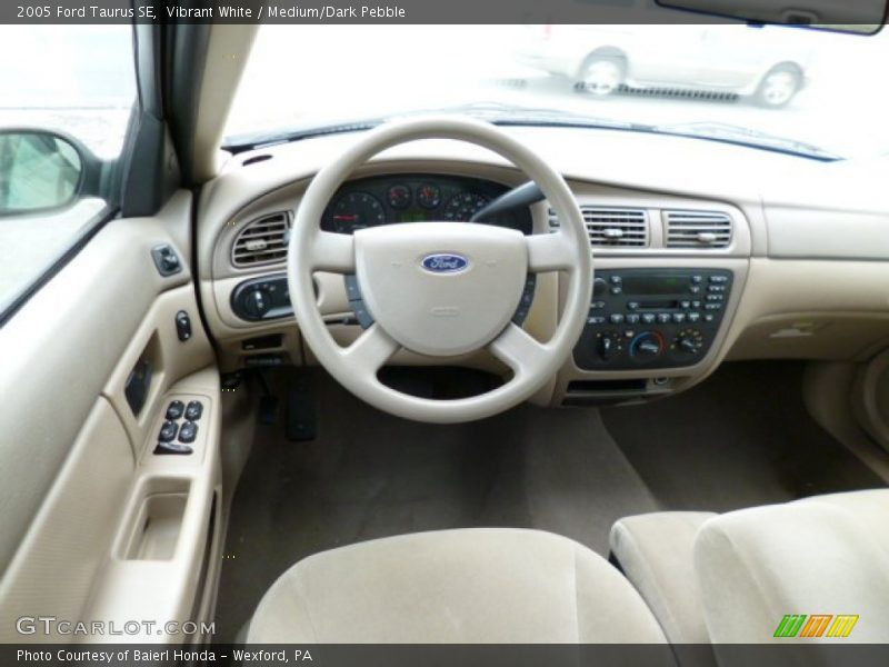 Vibrant White / Medium/Dark Pebble 2005 Ford Taurus SE