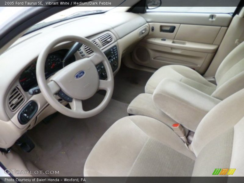 Vibrant White / Medium/Dark Pebble 2005 Ford Taurus SE