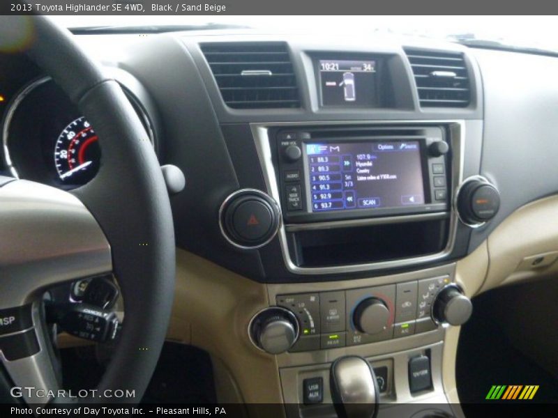 Black / Sand Beige 2013 Toyota Highlander SE 4WD