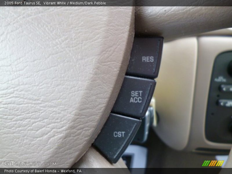 Vibrant White / Medium/Dark Pebble 2005 Ford Taurus SE
