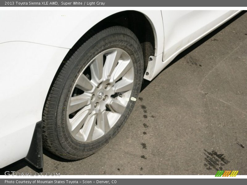 Super White / Light Gray 2013 Toyota Sienna XLE AWD