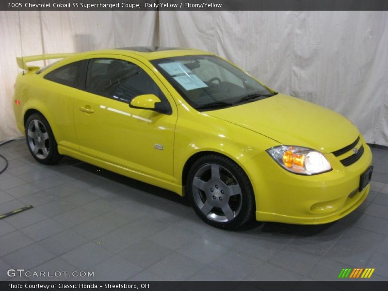 Front 3/4 View of 2005 Cobalt SS Supercharged Coupe