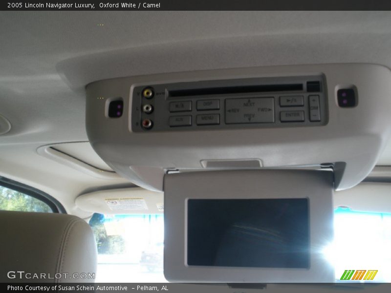 Oxford White / Camel 2005 Lincoln Navigator Luxury